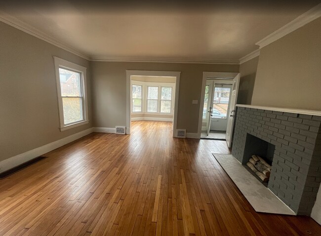 Building Photo - 3235-3257 Oak Rd