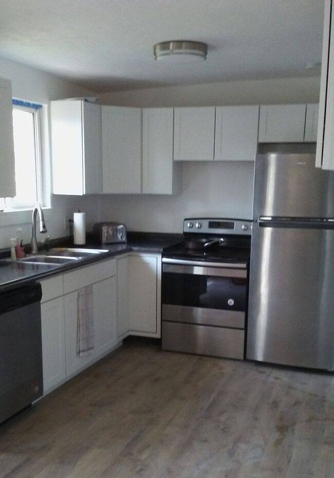 Building Photo - 480 E 4200 S