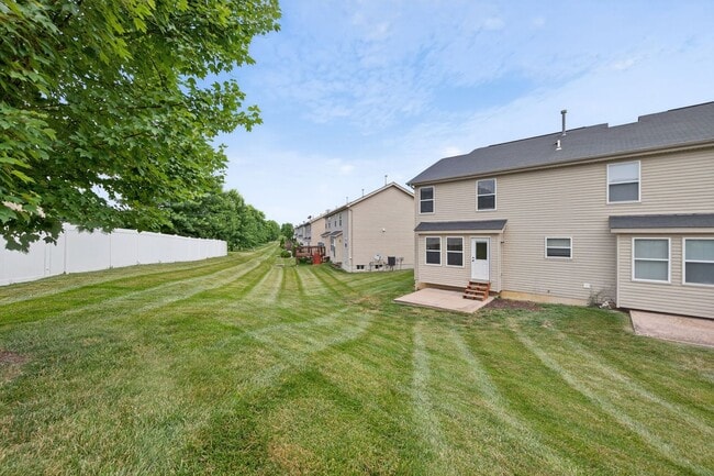 Building Photo - Charming 3-bedroom, 2-bath townhouse