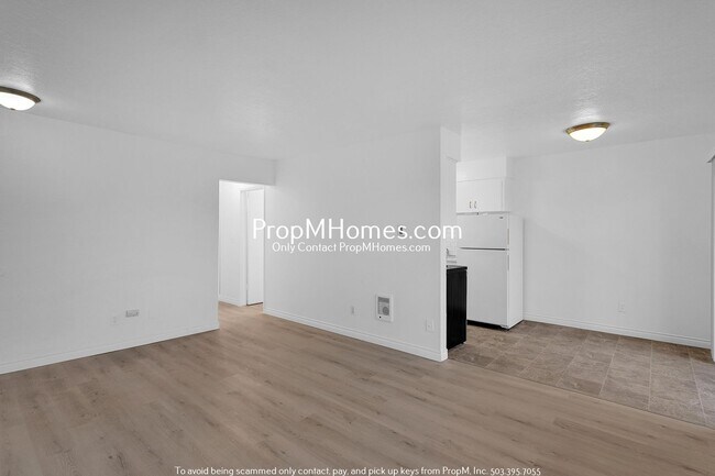 Building Photo - Freshly Renovated 2-Bedroom Apartment in C...