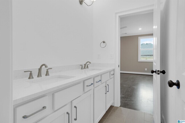 Building Photo - 4228 Oakview Ln