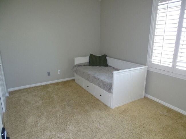 Building Photo - West Summerlin 5 Bedroom, Bed & Full Bath 1st Floor, Beauty