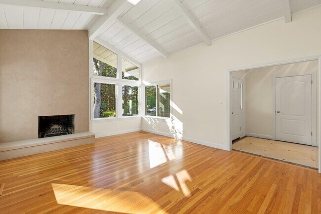 Building Photo - 27696 Vogue Ct