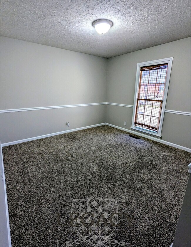 Building Photo - 221 Benefield Dr