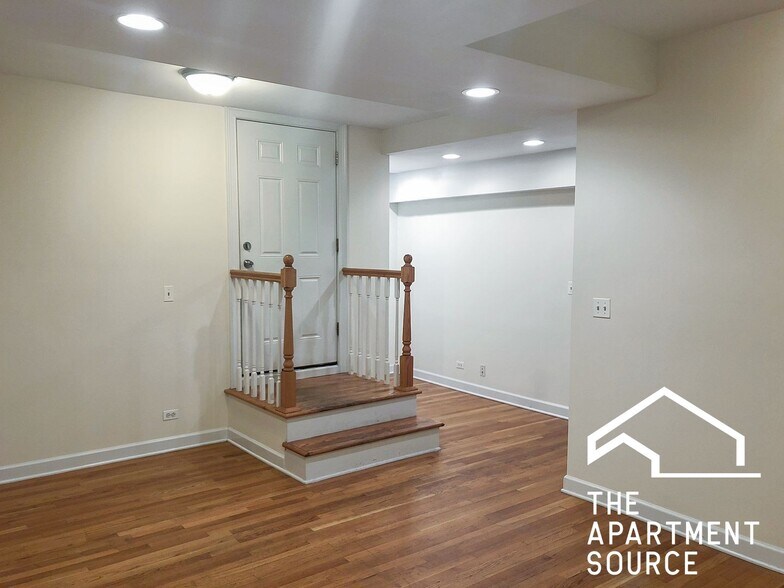 Building Photo - 3926 N Pine Grove Ave