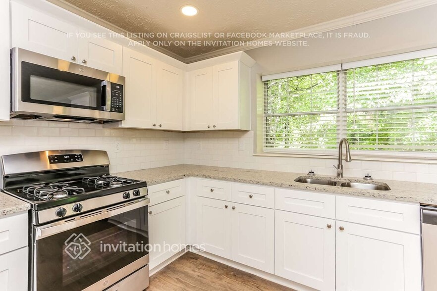 Building Photo - 3755 Oak Park Dr