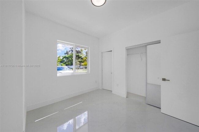 Building Photo - 15640 NW 39th Ct