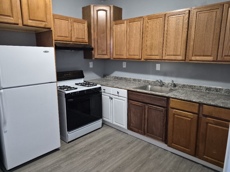 Building Photo - 180 Walnut Ave