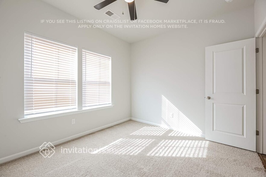 Building Photo - 213 White Flds Ave