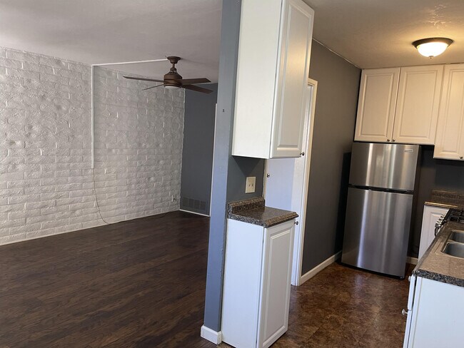 Building Photo - 5931 Howell Dr