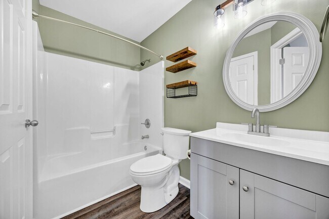Building Photo - BEAUTIFULLY RENOVATED TWO BEDROOM IN CHAPIN