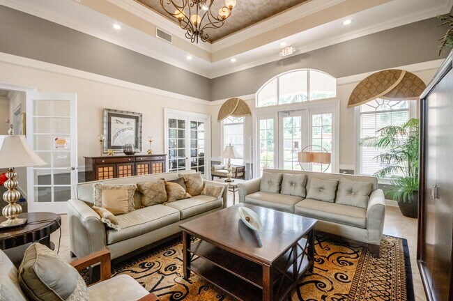 Building Photo - 2310 Myrtlewood Cir E