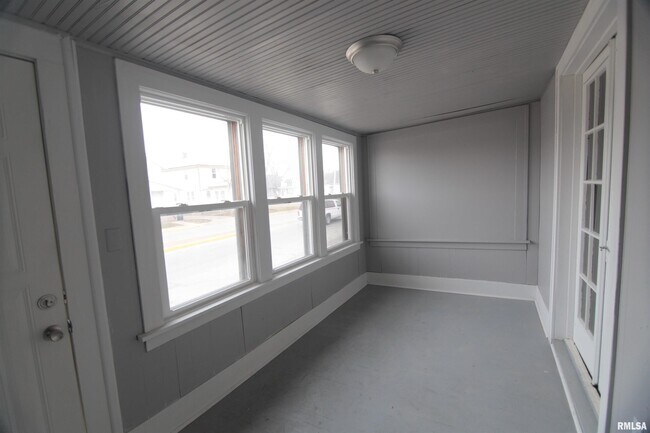 Building Photo - 1124 18th Ave