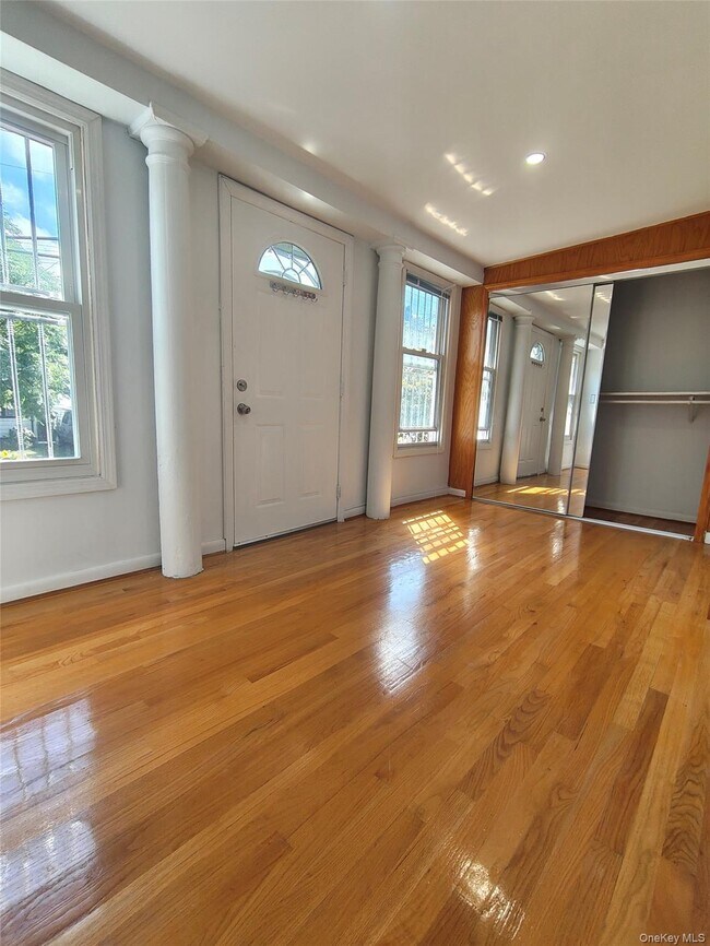 Building Photo - 162-15 85th Ave