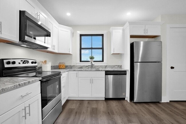 Building Photo - NEW CONSTRUCTION PLYMOUTH TOWNHOMES!