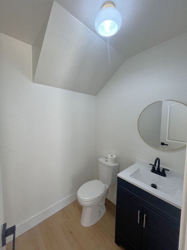 Building Photo - Newly renovated Townhome Grove Heights 1.5...