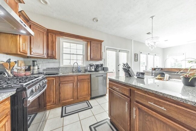 Building Photo - 520 Sonnet Way