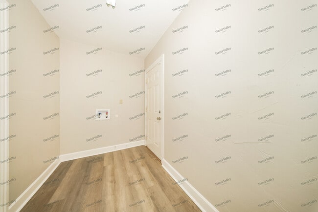 Building Photo - 2601 Yorkshire Ave