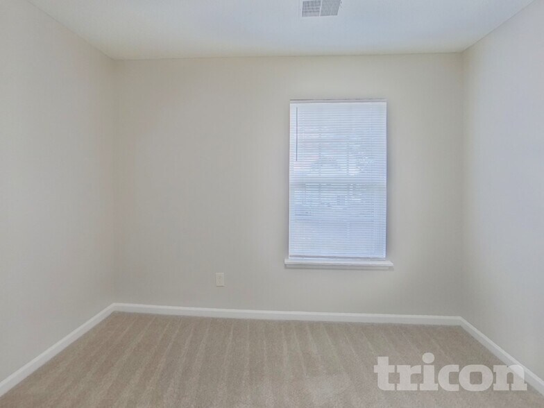 Building Photo - 221 Meyer Ln