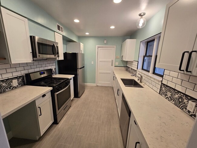 Building Photo - 1320  Polly&#39;s Trust Colonial