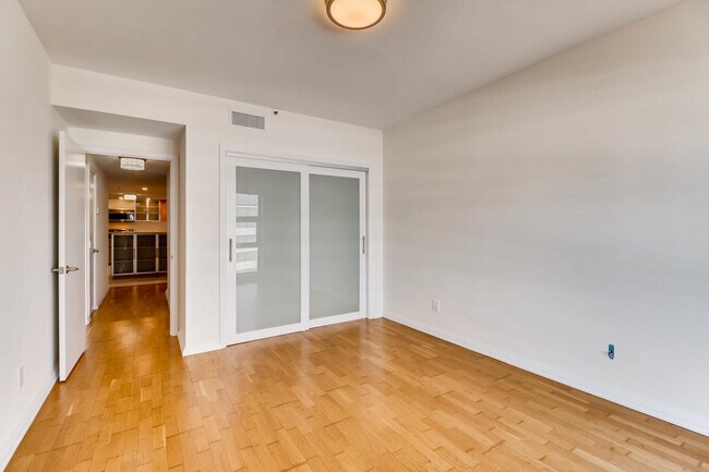 Building Photo - 250 President St