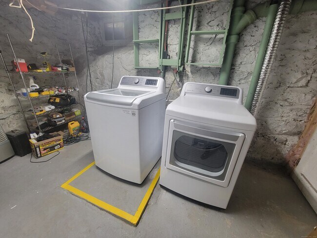 Building Photo - 12 Division St