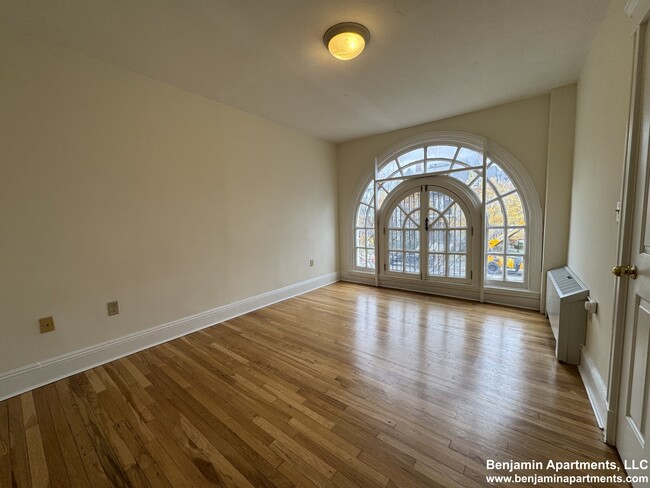 Building Photo - 5 Chauncy St