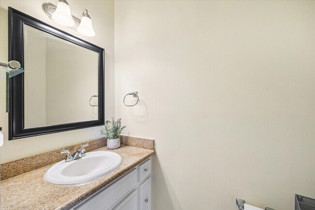 Building Photo - 1118 Sherfield Ridge Dr