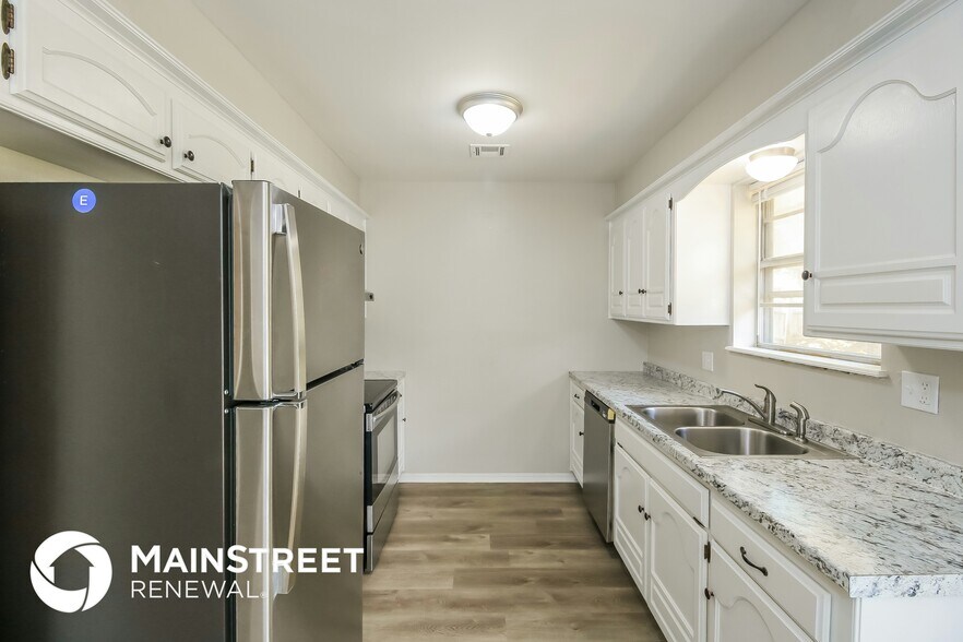 Building Photo - 207 Cherokee Dr