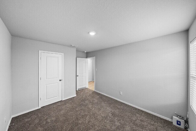 Building Photo - Welcome to Your New Home! Enjoy Free Rent!...