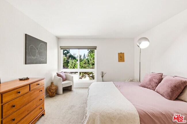 Building Photo - 5625 Green Valley Cir