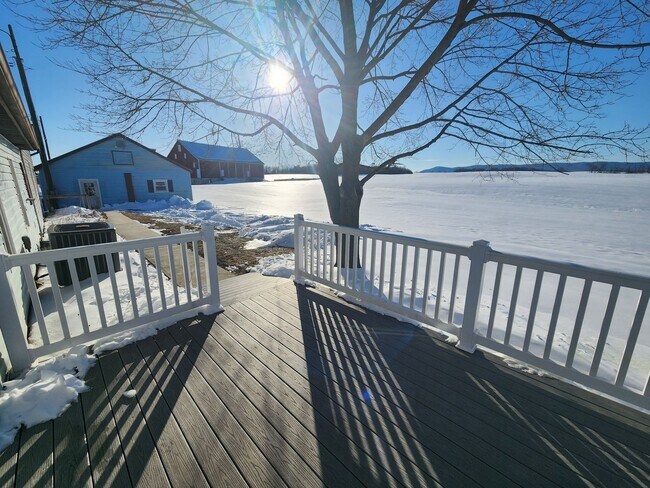 Building Photo - Wonderful County Home