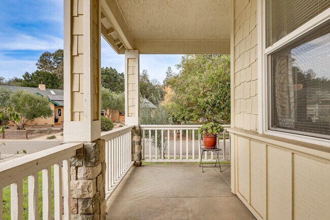 Building Photo - 158 Sierra Pl