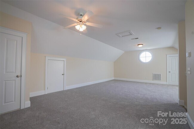 Building Photo - 509 Lees Ct St