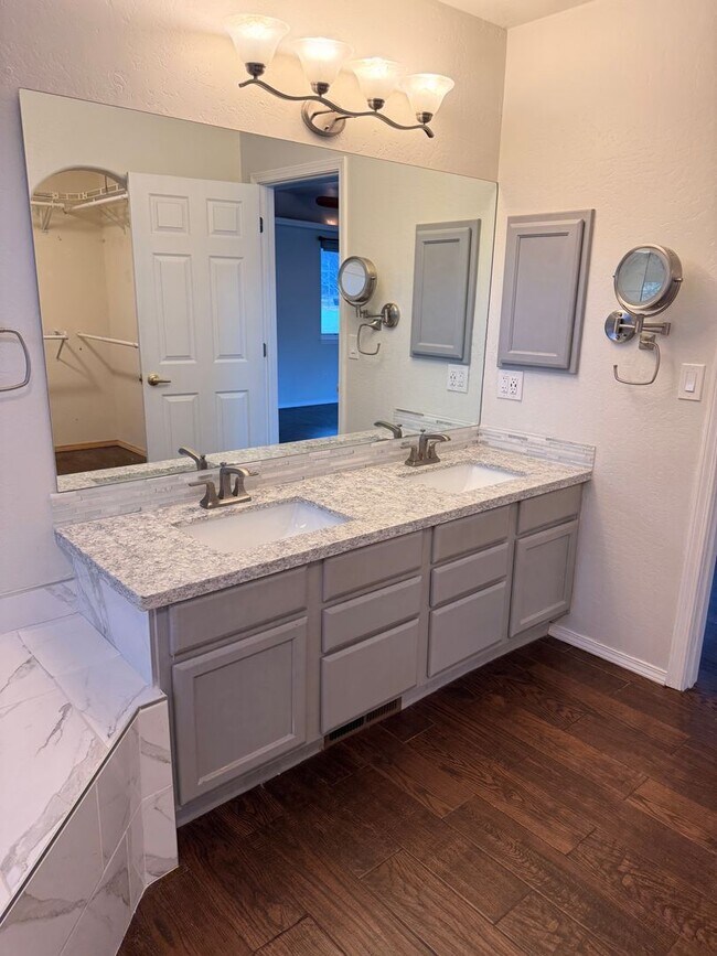 Building Photo - Gorgeous Flagstaff Rental