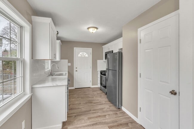 Building Photo - 3226 Quentin Dr
