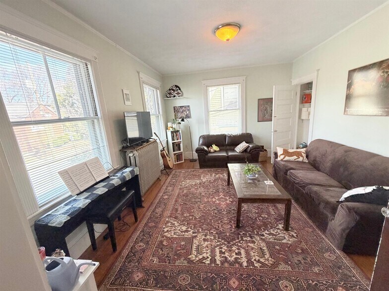 Building Photo - 77 College Ave