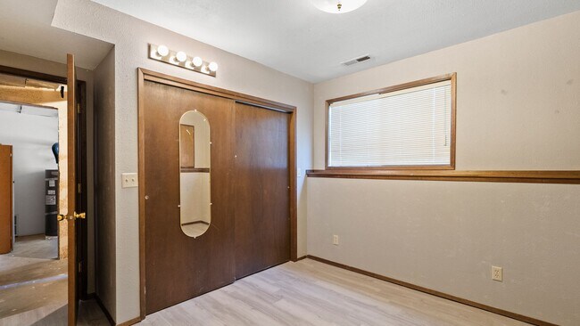 Building Photo - Charming 4-Bedroom Home with Garden – Avai...