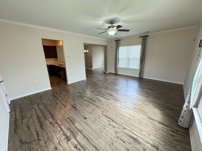 Building Photo - Like new 3 Bedroom townhouse with 2 car ga...