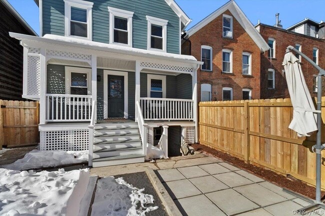 Building Photo - 8 S Cedar St