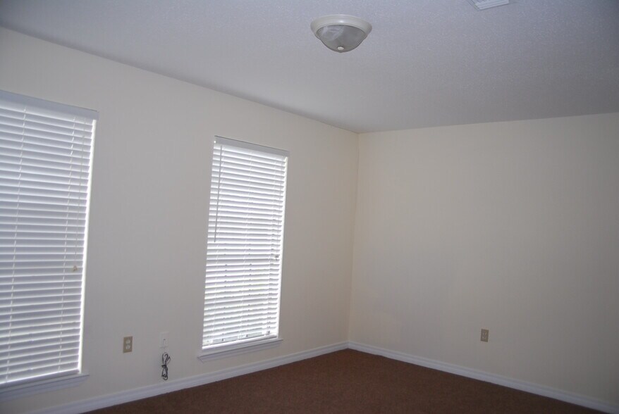 Building Photo - 104 Big Sky Dr