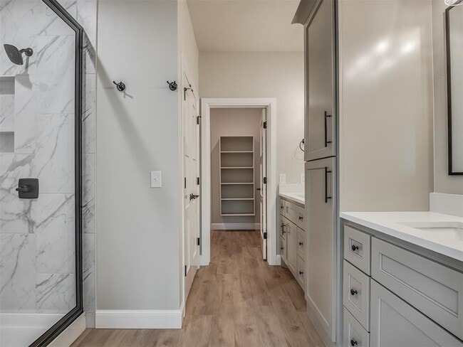 Building Photo - 924 Kyle Dr