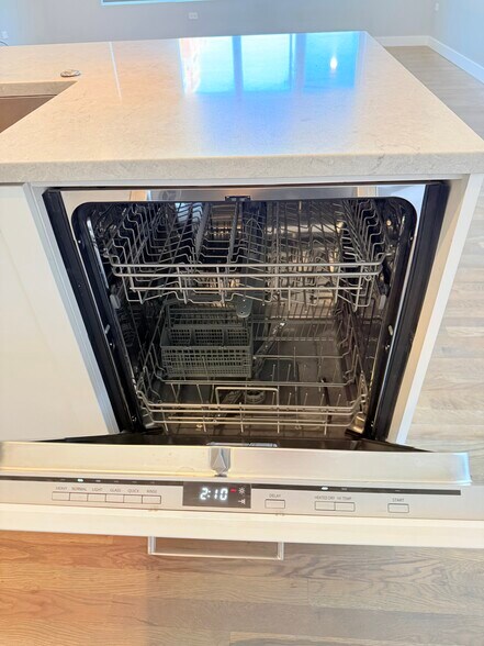 Dishwasher - 2505 W Carmen Ave