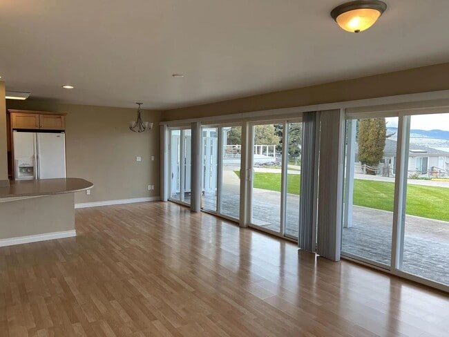 Building Photo - Lake Front Rental - Long term and utilities paid