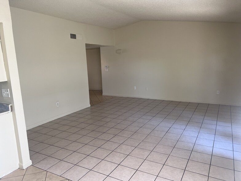 Building Photo - 3841 W Mitchell Dr