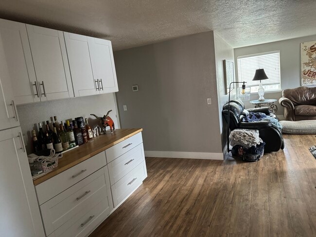 Building Photo - 1405 E Bergeson St