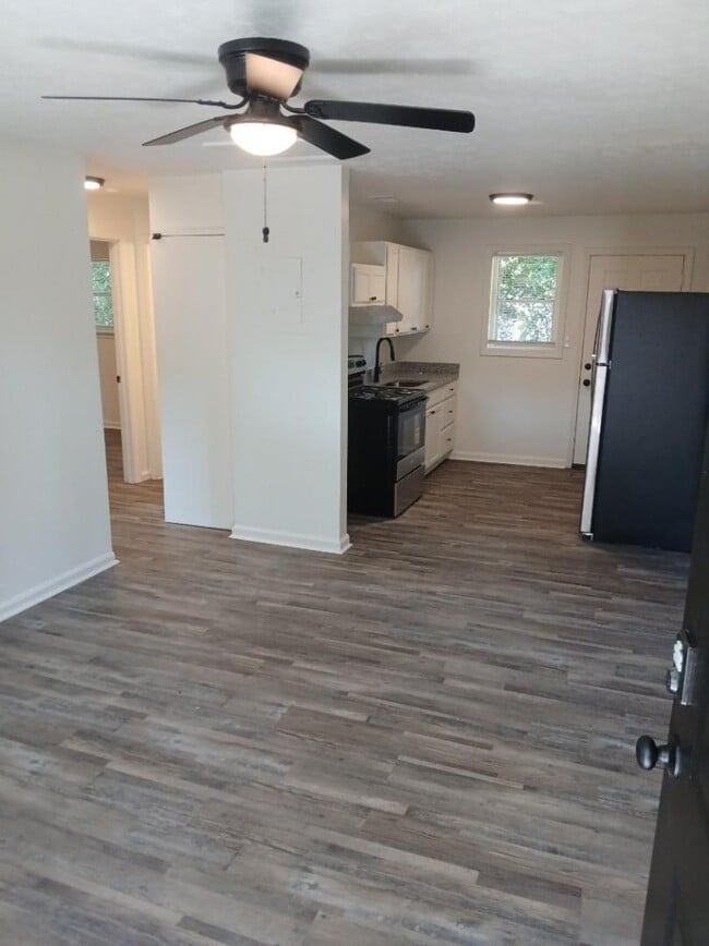 Building Photo - 758 Terminal Ct