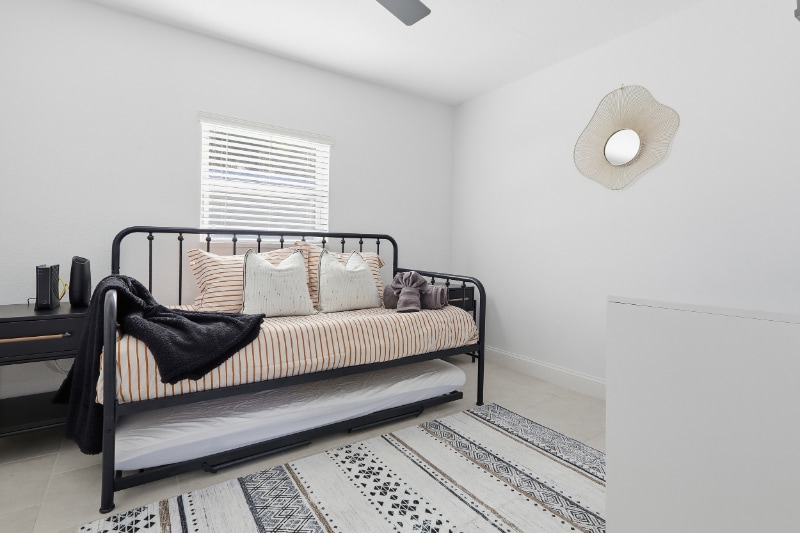 Building Photo - 118 W Sligh Ave