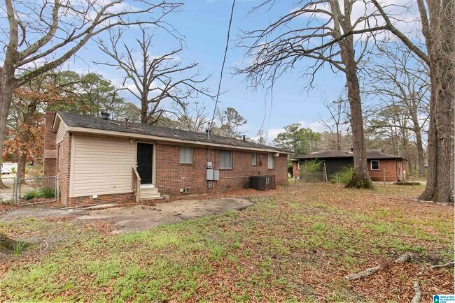 Building Photo - 9805 Maple Ln