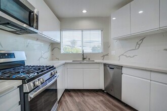 Building Photo - 715 N Marlborough Ave